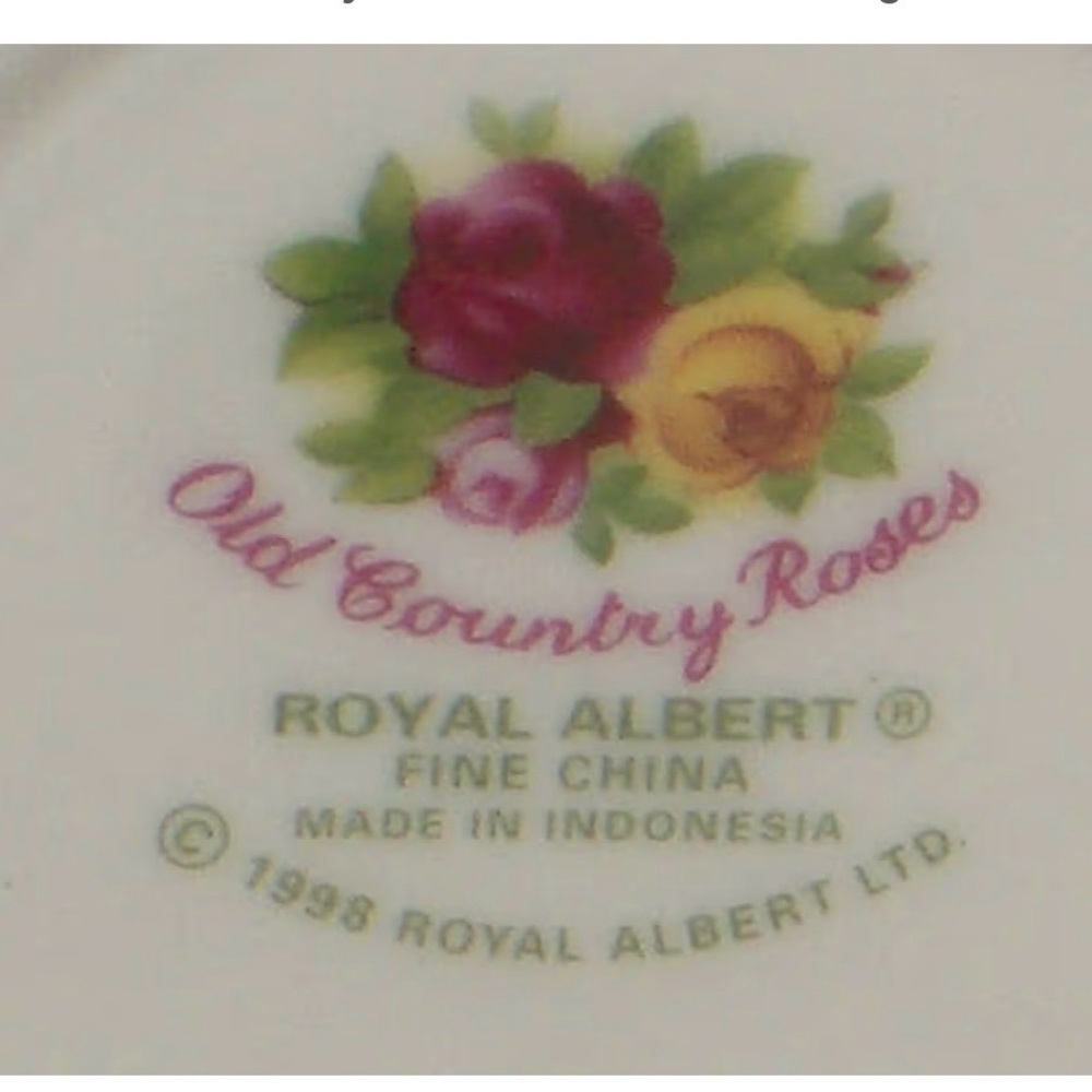 Royal Albert Old Country Roses Tea Set - Picture 6 of 12